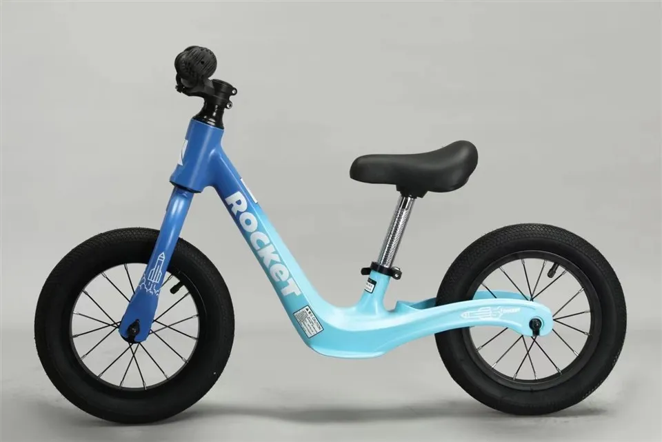 Vélo d'équilibre noir